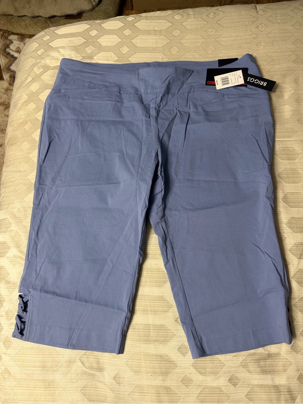 Briggs New York Periwinkle Cropped Ponte Capris